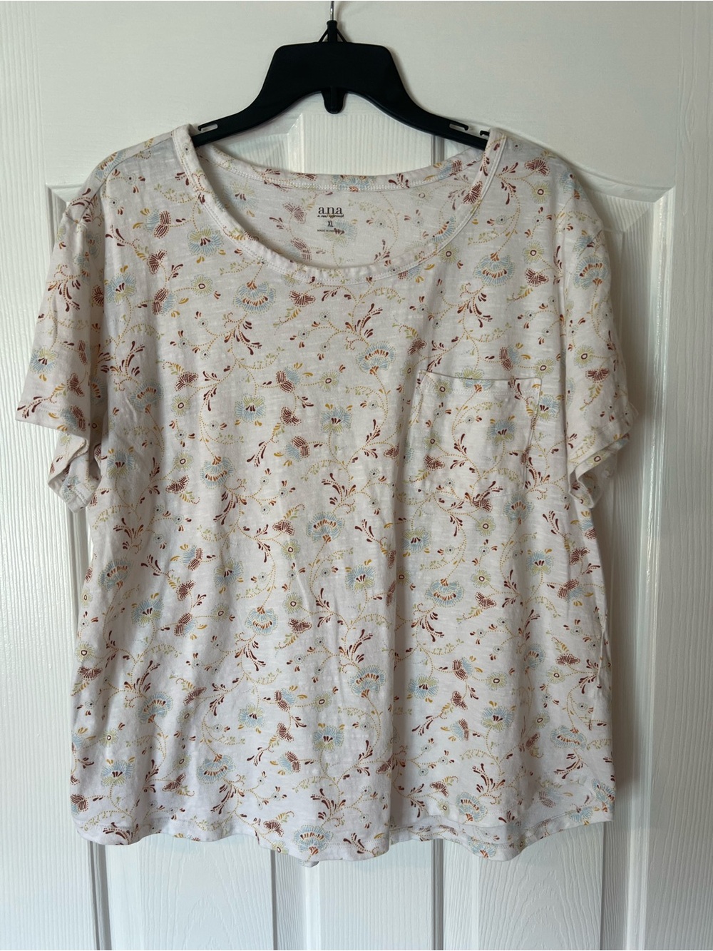 a.n.a Cream Short-Sleeve Floral Pocket Tee